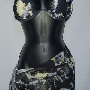 Elegant Black and Yellow Women's Intimate Set